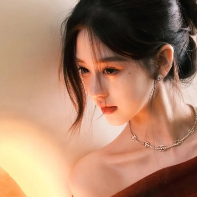 吉普车中的四人